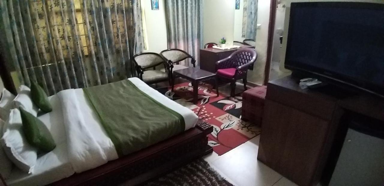 Hotel Home Stay Dwarka Delhi  Bagian luar foto