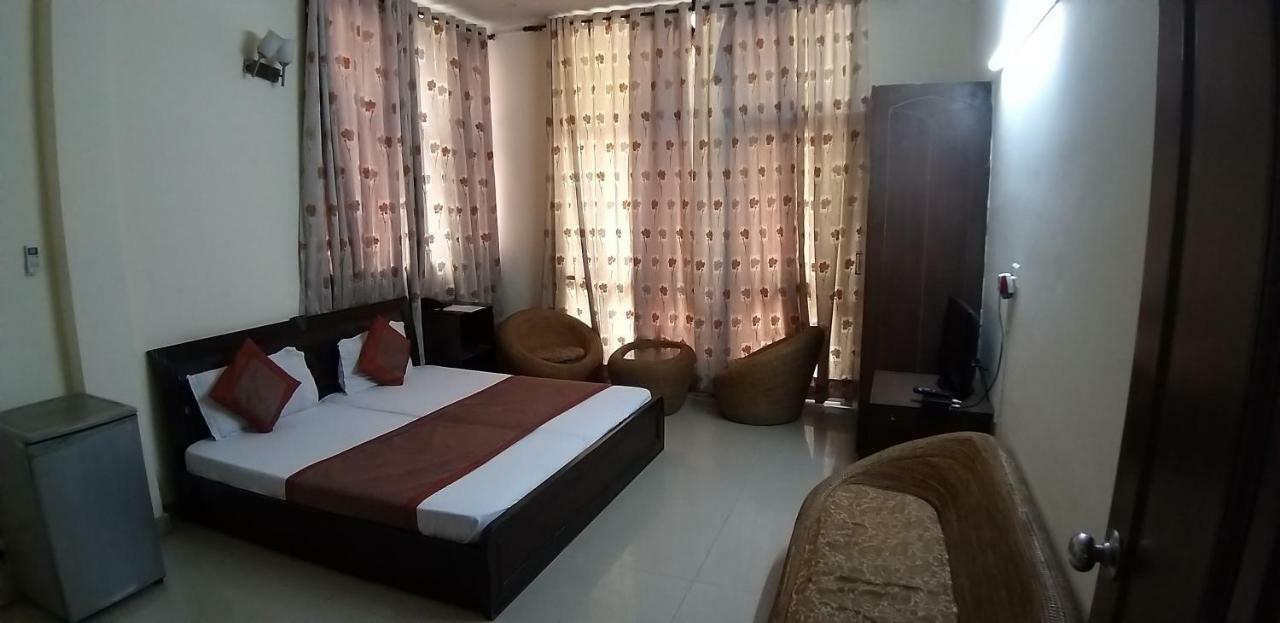 Hotel Home Stay Dwarka Delhi  Bagian luar foto